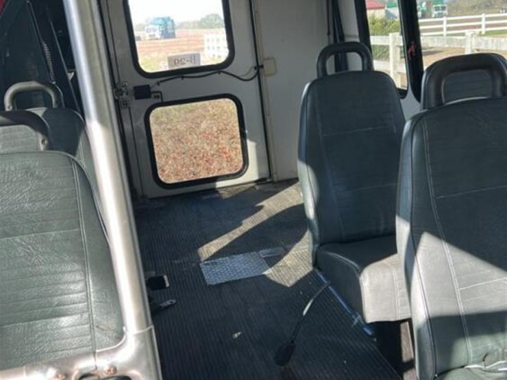 2005-ford-e350-image-15