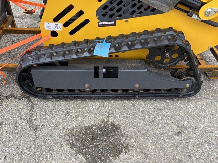 2025-sdlanch-sdll60-skid-steertrack-loader-image-8