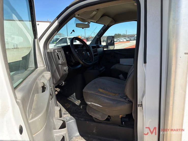 2013-chevrolet-3500-image-23