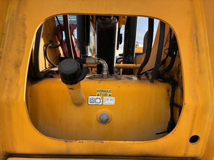 2014-jcb-telescopic-reach-lift-image-10