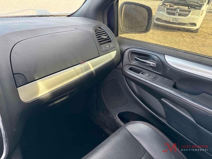 2019-dodge-grand-caravan-image-23