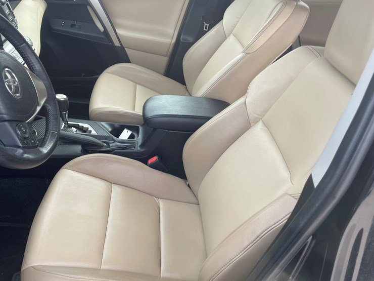 2013-toyota-rav4-image-17