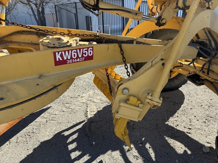 2004-komatsu-gd555-image-9