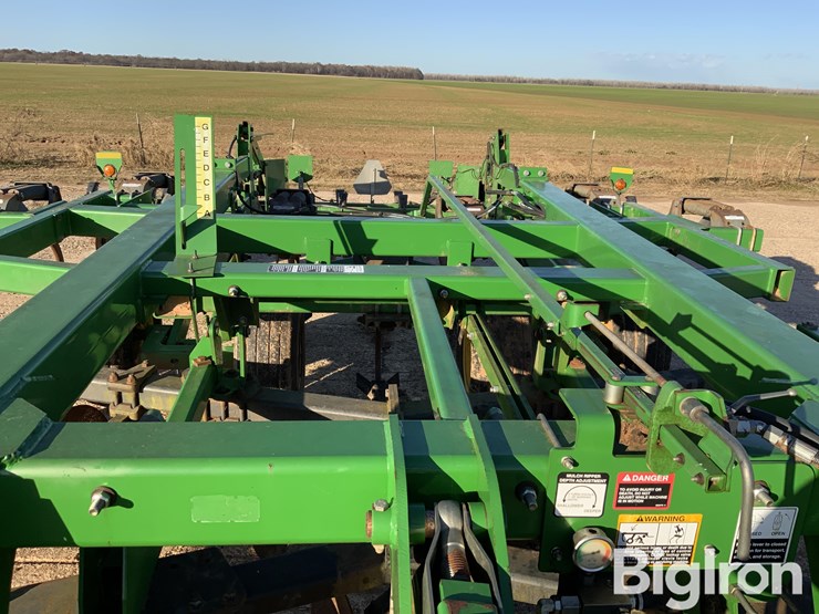 2014-john-deere-2700-image-19