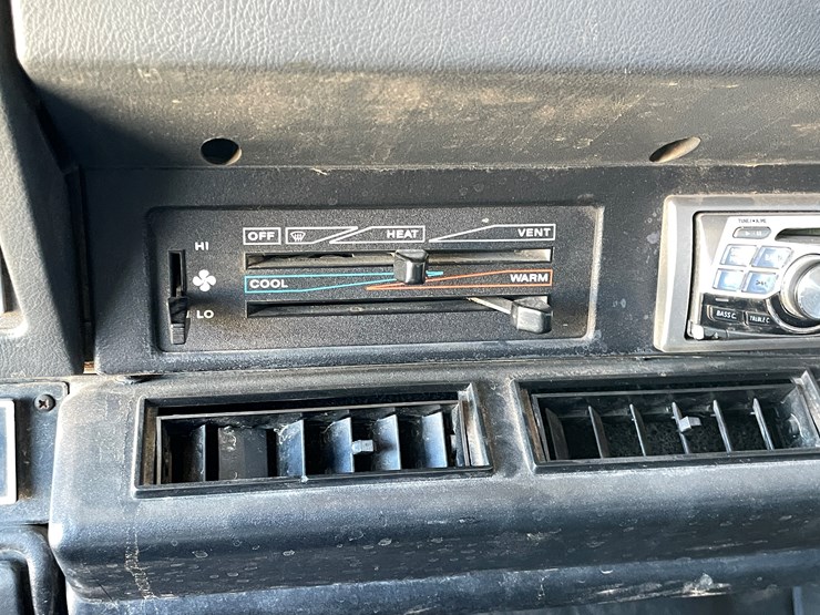 1995-jeep-wrangler-image-24