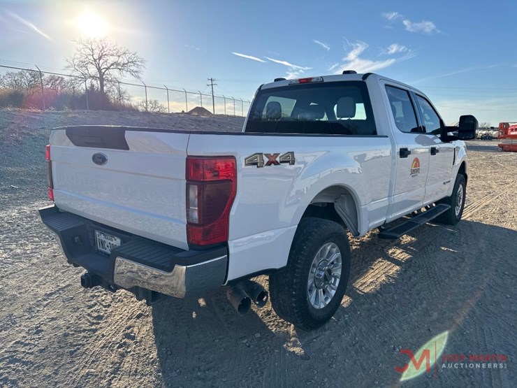 2020-ford-f250-xlt-image-2