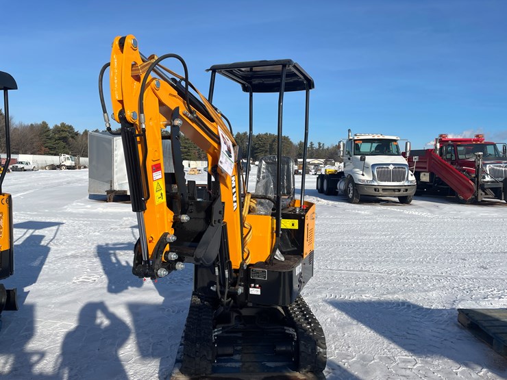 #130-•-miva-va13-mini-excavator-(mosinee,-wi)-image-2