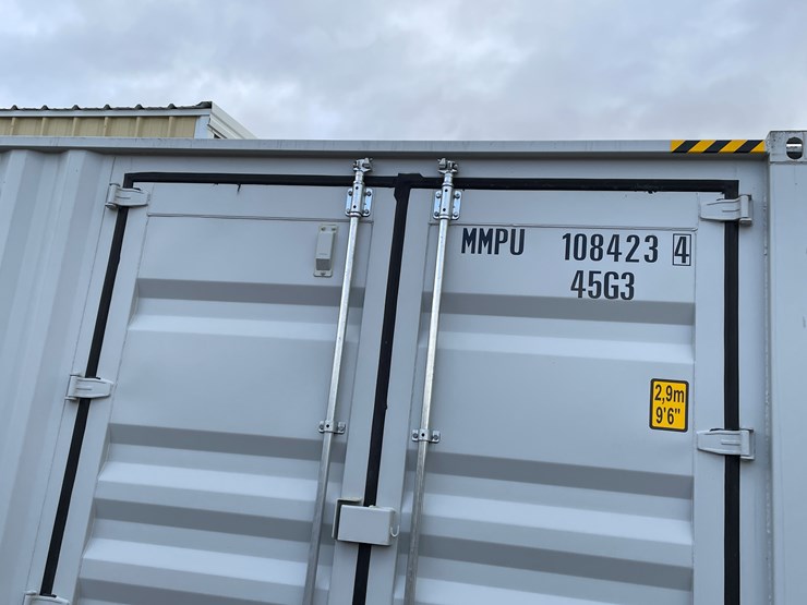 #200e-•-40'-container-image-3