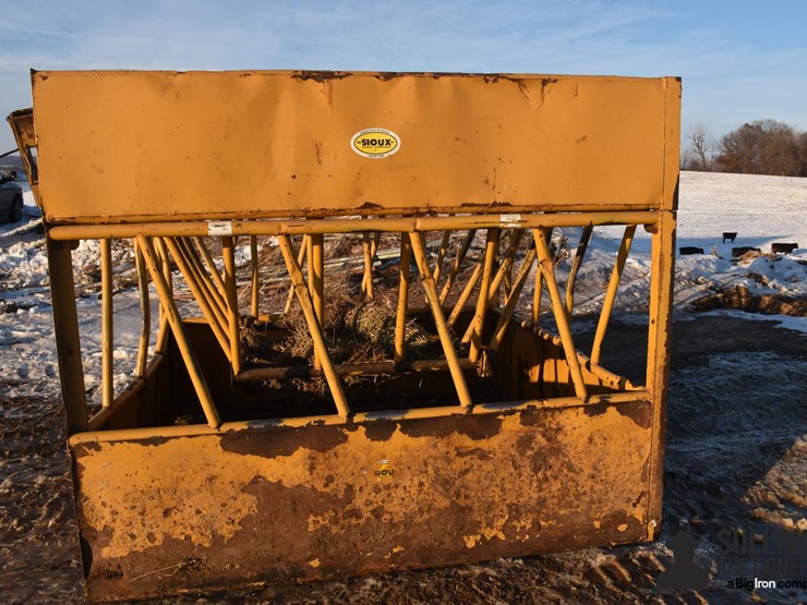 sioux-square-hay-max-feeder-image-7