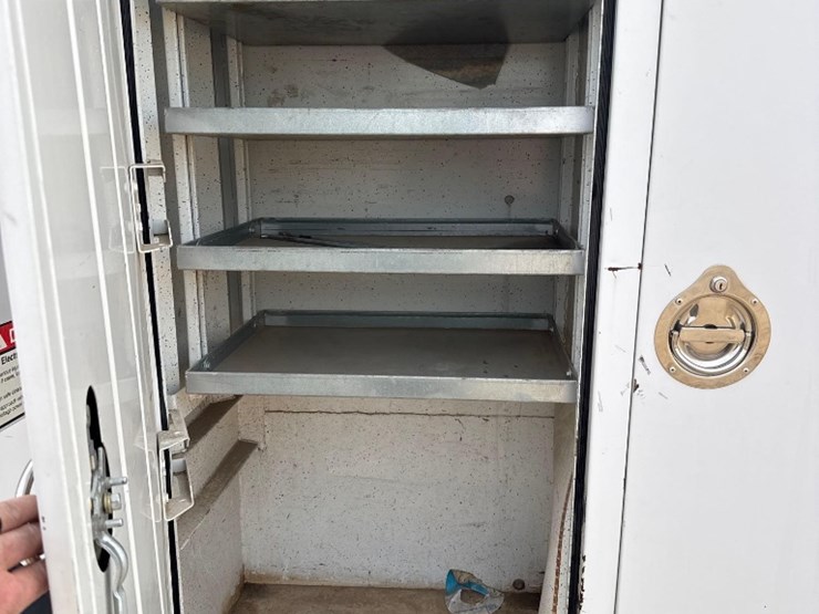 2016-ford-f550-xl-image-27