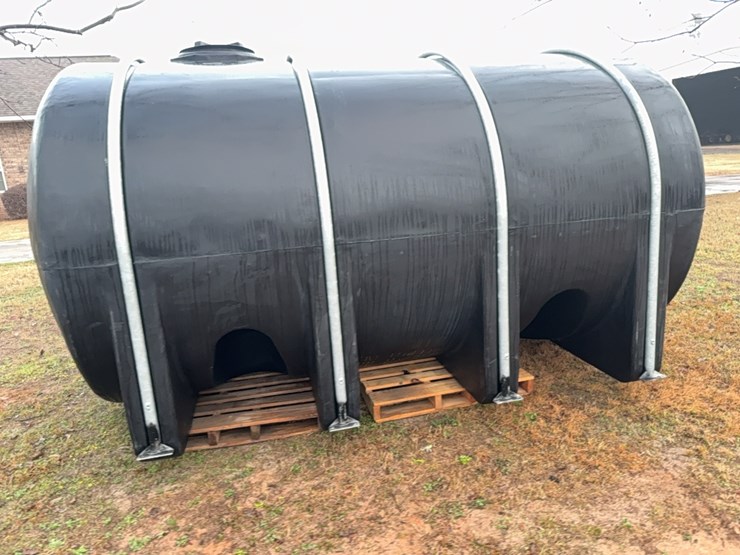 3235-gallon-black-poly-tank-with-straps---brand-new!!!-never-had-anything-in-it-and-has-been-inside-the-shed-since-bought-image-16