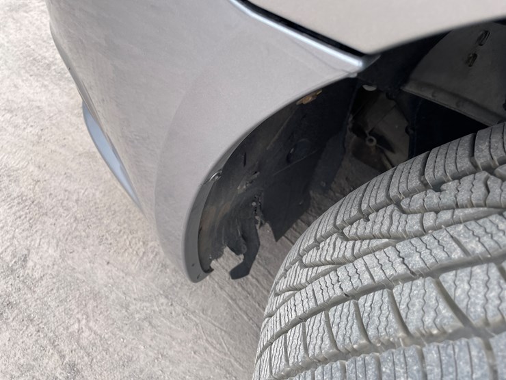 #111-•-2013-chrysler-200-(nm-title)-image-18