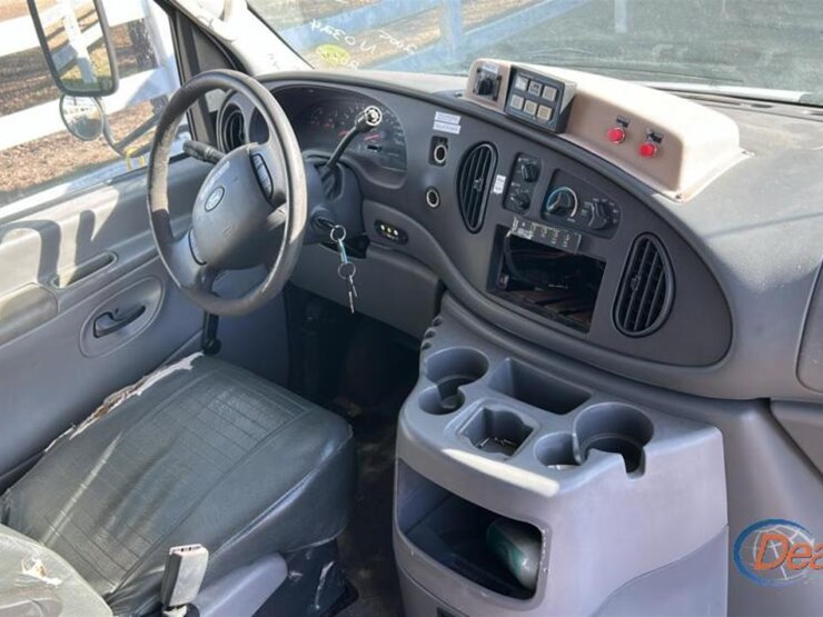 2005-ford-e350-image-16