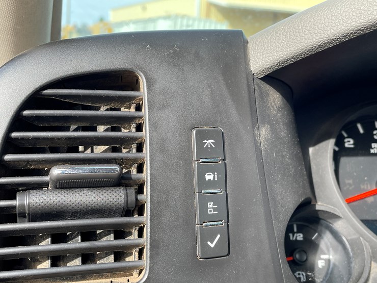 #104-•-2012-chevy-silverado-(salvaged-nm-title)-image-70