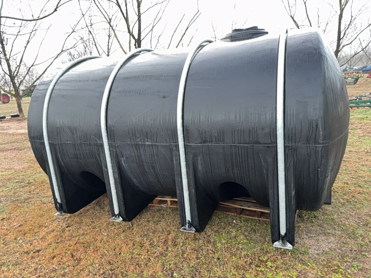 3235-gallon-black-poly-tank-with-straps---brand-new!!!-never-had-anything-in-it-and-has-been-inside-the-shed-since-bought-image-9