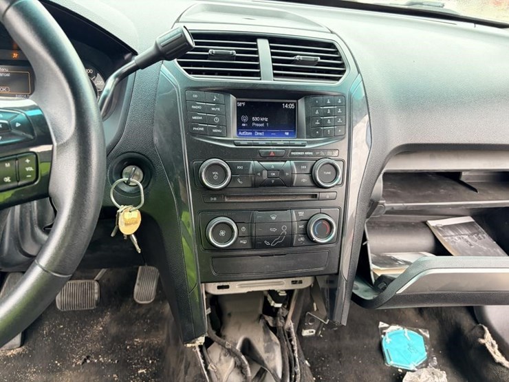 2017-ford-explorer-image-15