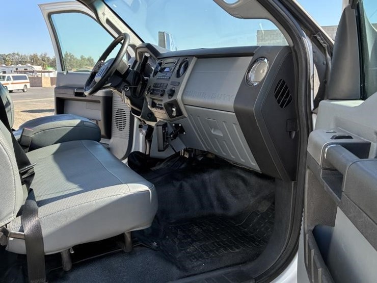 2017-ford-f650-image-15