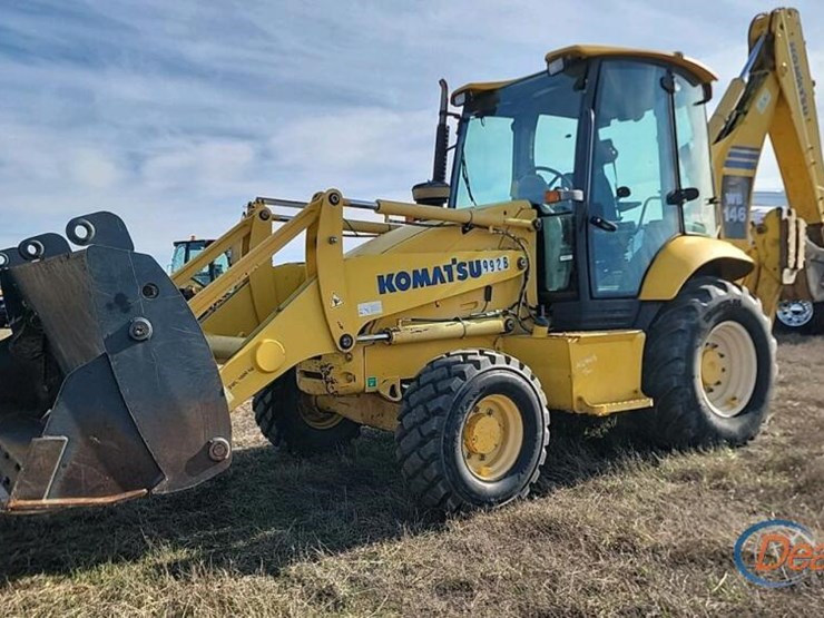 komatsu-wb146-image-1
