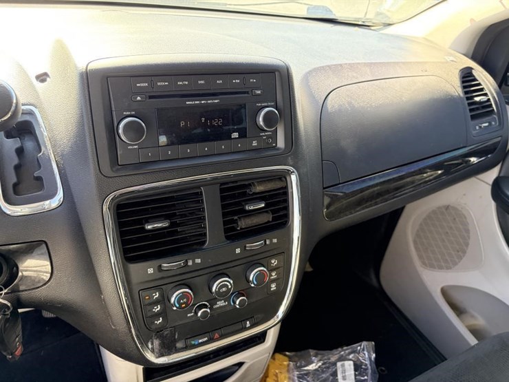 2016-dodge-caravan-image-13