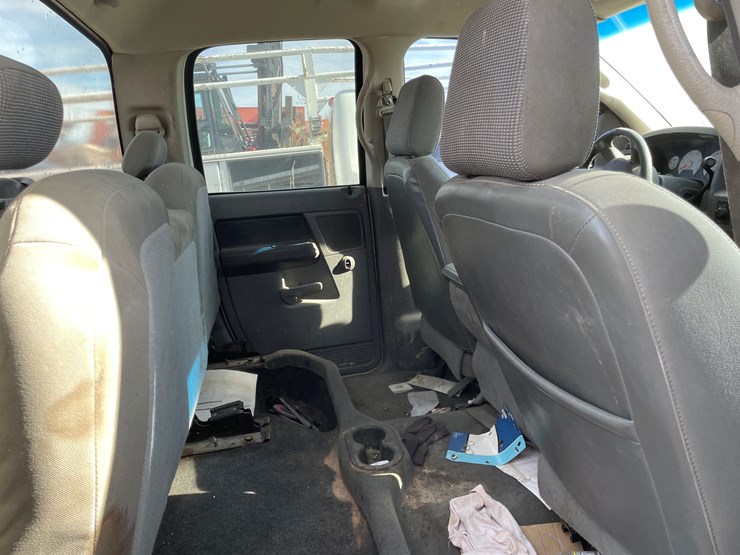 2006-dodge-3500-image-13