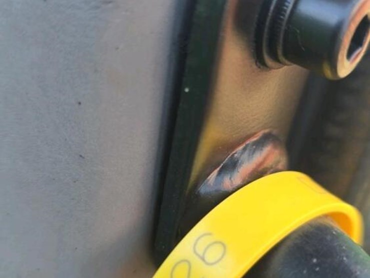 1993-john-deere-6100-image-32