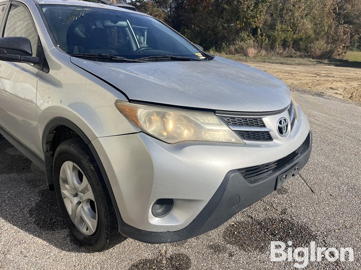 2013-toyota-rav4-le-image-14