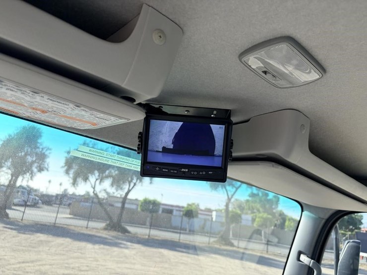 2023-isuzu-nrr-image-17