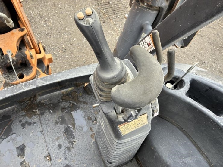 2018-case-580sn-image-27