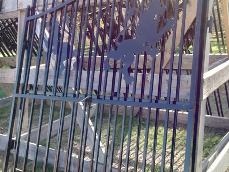 #12-•-bi-parting-iron-gate-w/-lion-motif---4.2m-image-2