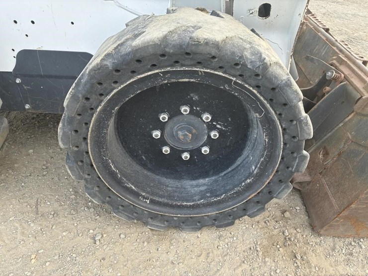 2018-bobcat-s570-image-10