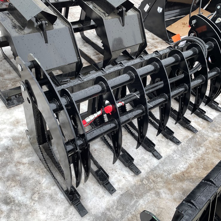 #18088 • Unused 2026 Skid Steer Grapple (Princeton, MN)