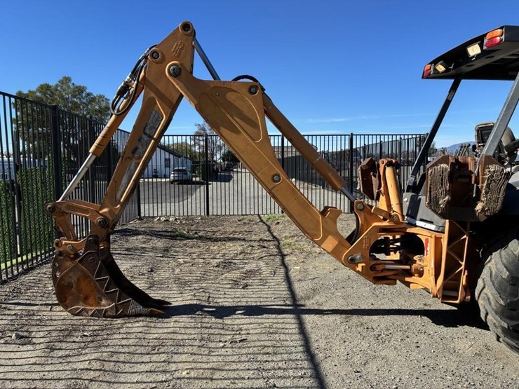 2004-case-580m-image-11