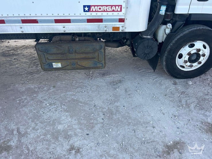 2016-isuzu-npr-image-18