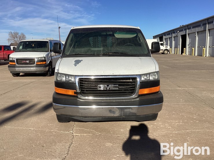 2017-gmc-2500-image-2