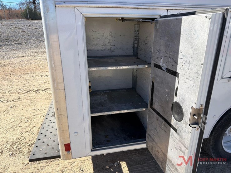 2013-chevrolet-3500-image-16