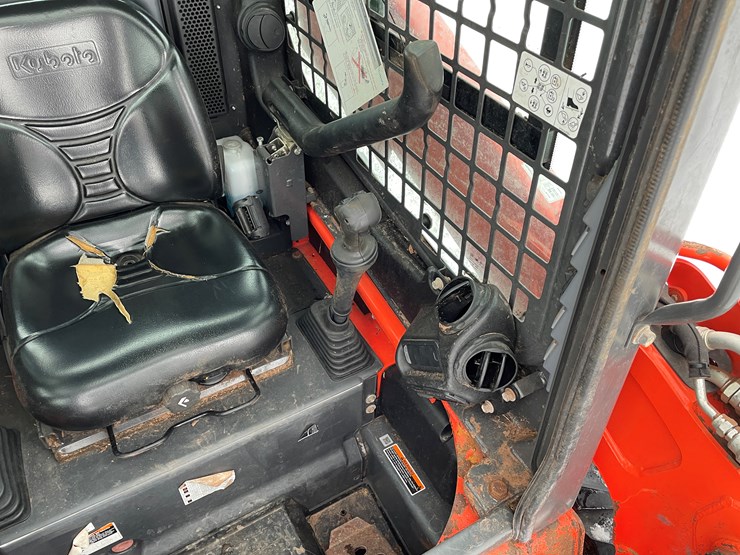 2022-kubota-ssv65-image-37