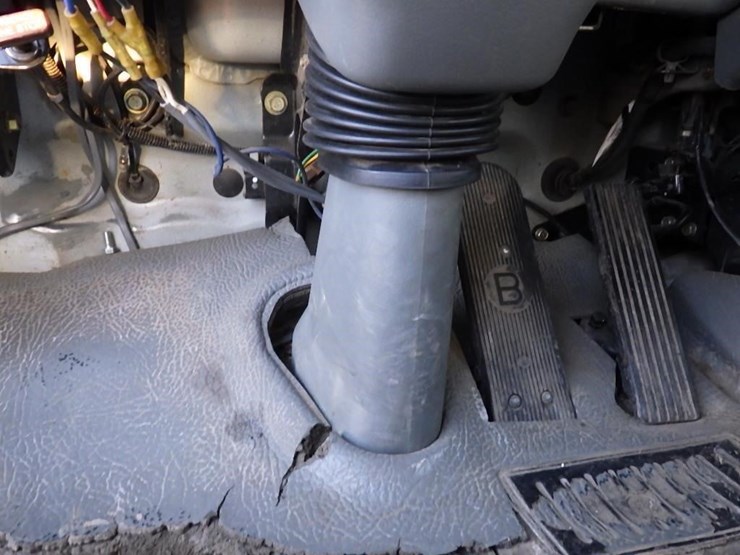 2000-mitsubishi-12'-s/a-hook-truck-image-24