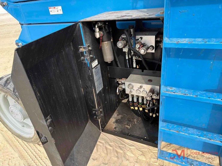 2015-genie-gs4390-roughterrain-scissor-lift-image-10