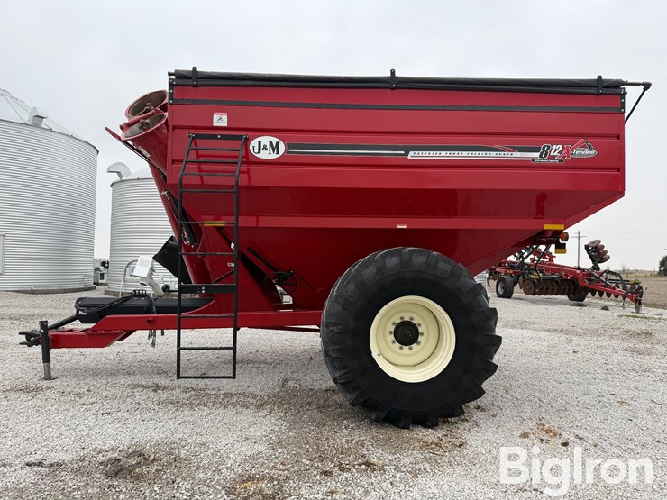 2017-j&m-875-image-8