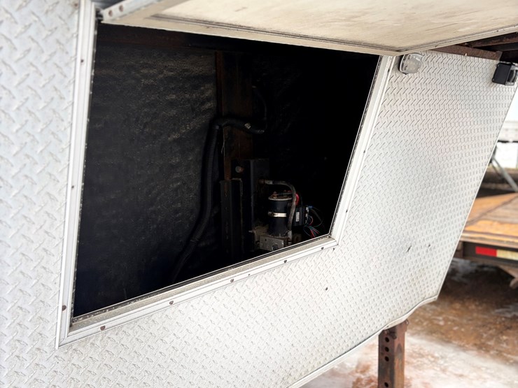 #355-•-2018-vintage-enclosed-trailer-(has-mn-title)-(clintonville,-wi)-image-13