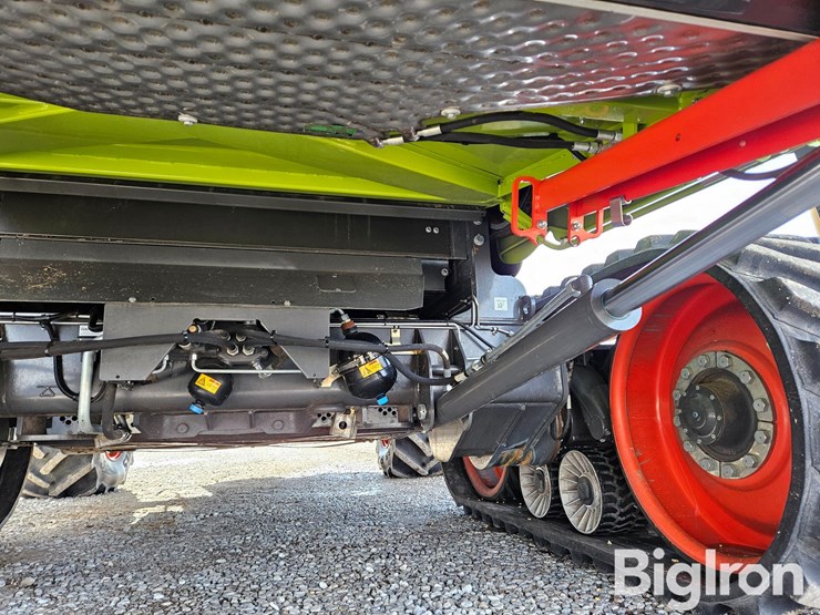 2020-claas-lexion-8700tt-image-10