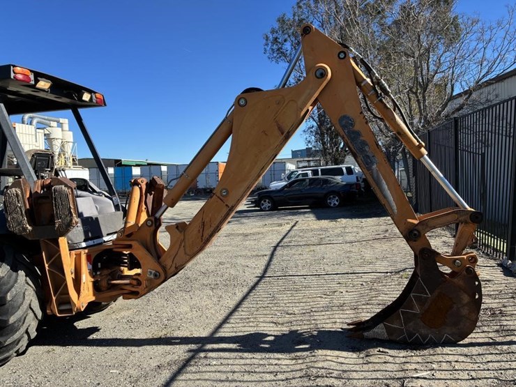 2004-case-580m-image-10