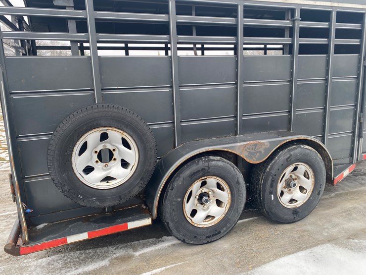 #360-•-2004-delta-stock-trailer-(has-wi-title)-(helenville,-wi)-image-3