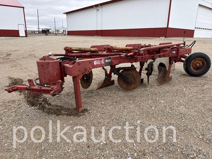 3088---melroe-m-902-3-bottom-steerable-plow-image-2