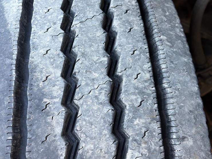 2012-freightliner-cascadia-isx-450-hp-cummins,-507k-miles,-new-steering-tires,-in-use-daily,-title-in-hand-image-5