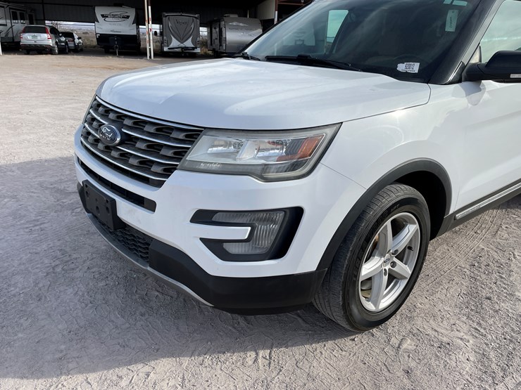 2017-ford-explorer-image-19