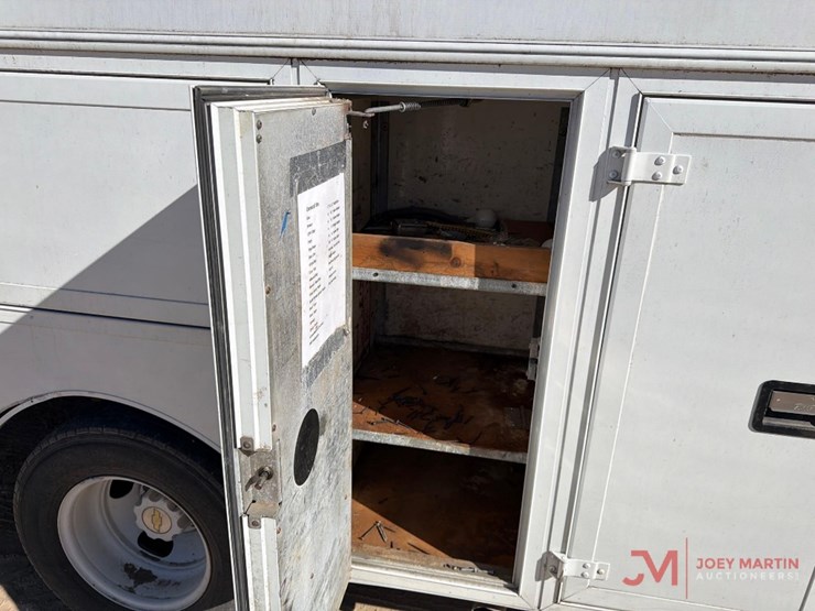 2013-chevrolet-3500-image-13