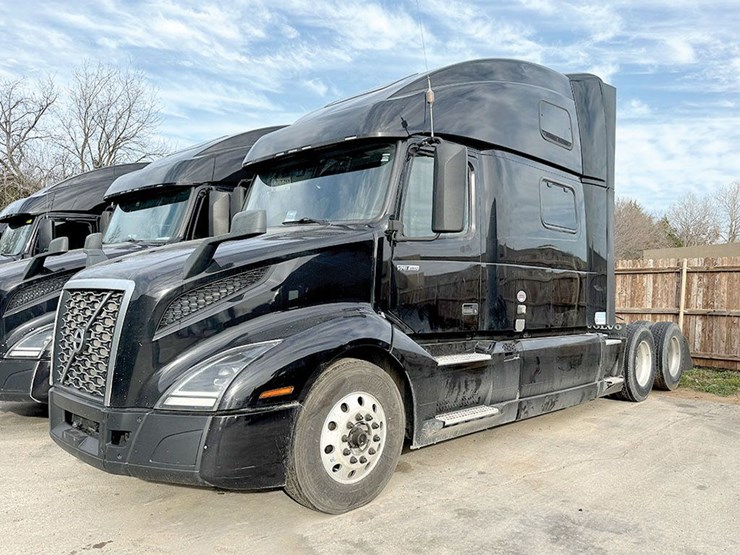 2021-volvo-vnl-860-image-1