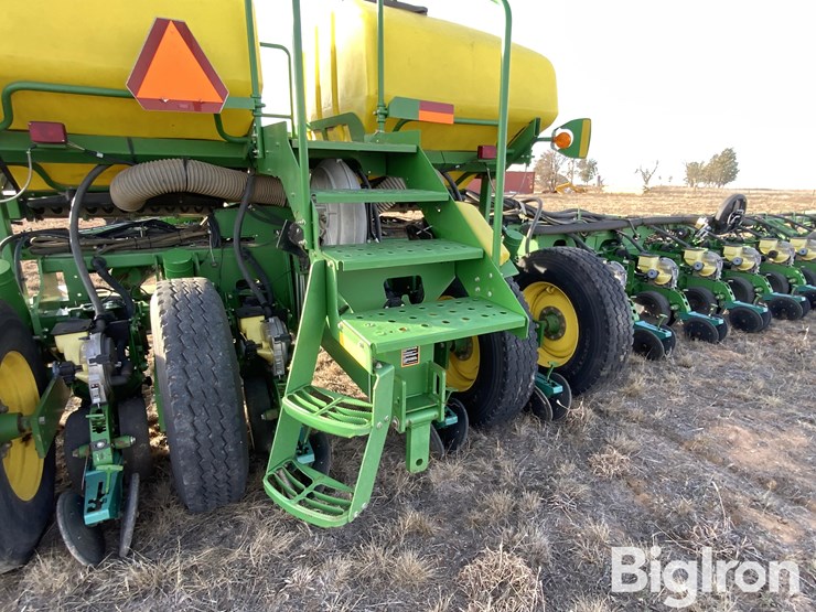 2010-john-deere-1770nt-ccs-image-14