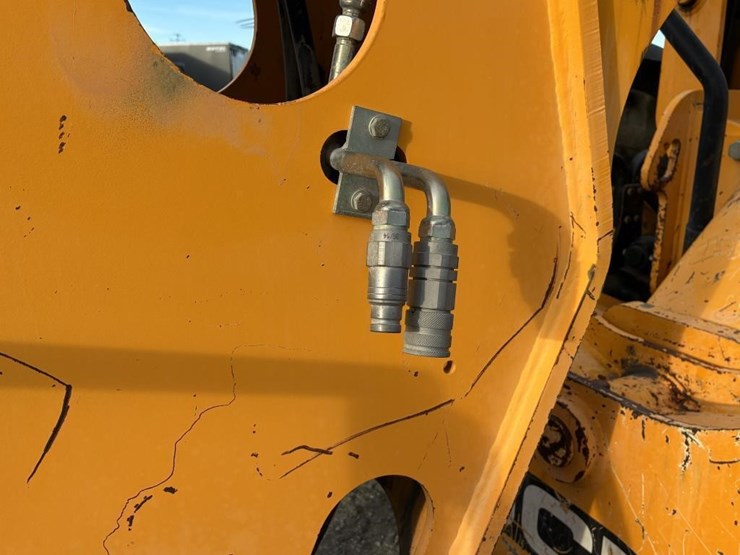 2014-jcb-telescopic-reach-lift-image-7